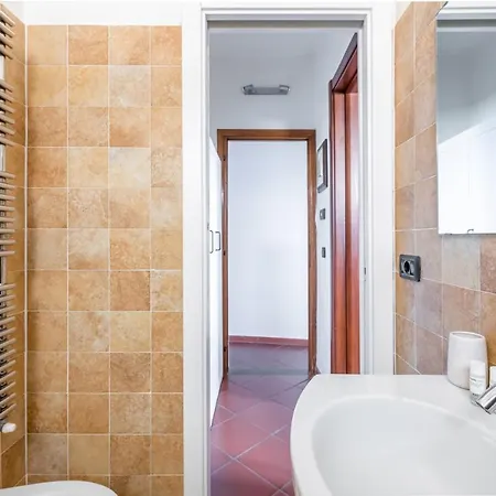 Guesthost - Quiet With Private Parking Appartement